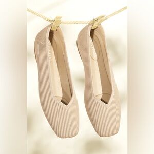 Vivaia Square-Toe V-Cut Flats